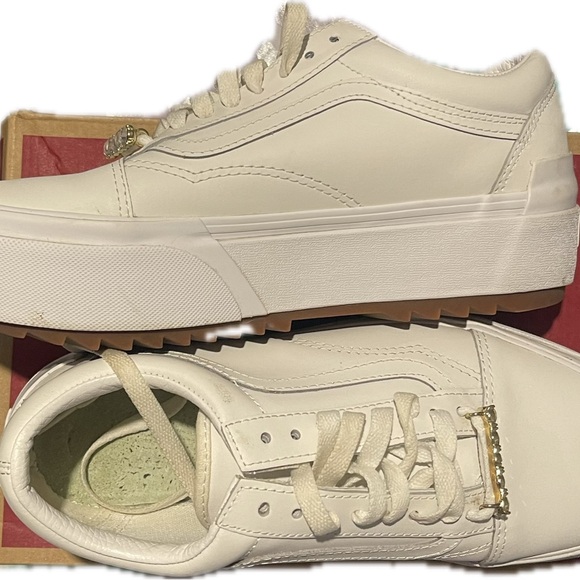 Vans - Picture 4 of 5